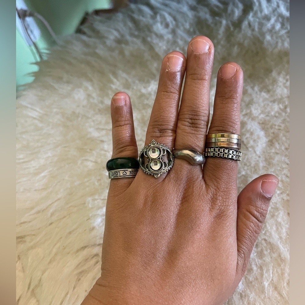Elegant 6 Piece Silver and Gold Ring Set
